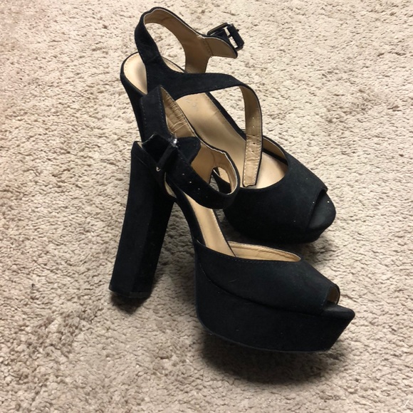 Candie's Shoes - Black platform pumps